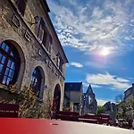 De L'abbaye De 3*