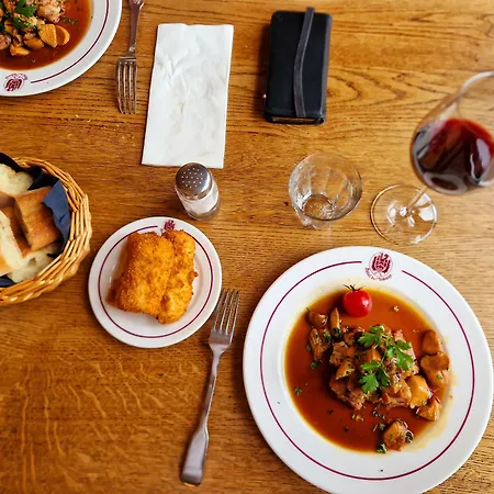 De L'abbaye De Hotell 3*